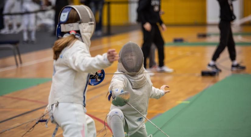 GKK-csaknem 250 kardozó állt a pástokra