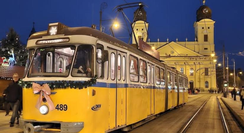 Debrecenbe gurul a karácsonyi hangulat: ismét úton az Advent Expressz villamos!