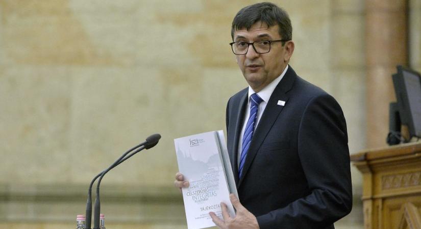 „Nem vagyok közszereplő” – hárított a volt ÁSZ-elnök, akit havi 2,7 millióért bízott meg a kormány Budapest átvilágításával