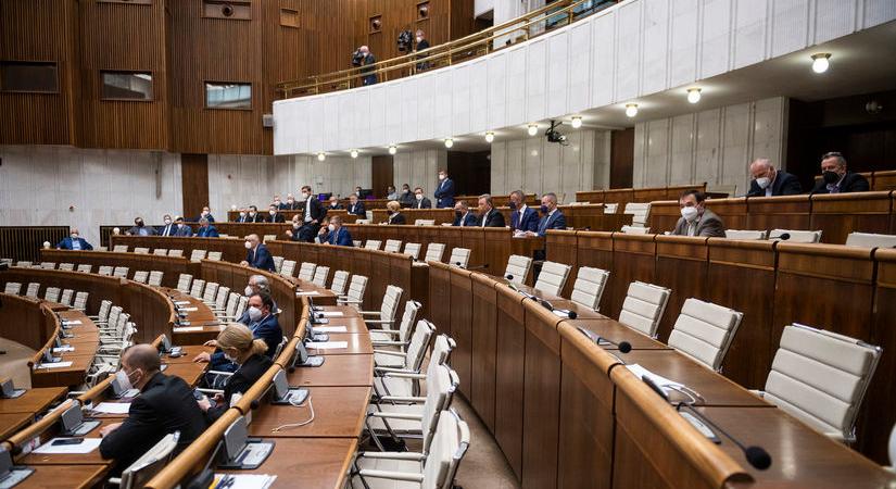 A rendkívüli ülés helyett a rendes ülésszak folytatódik a parlamentben