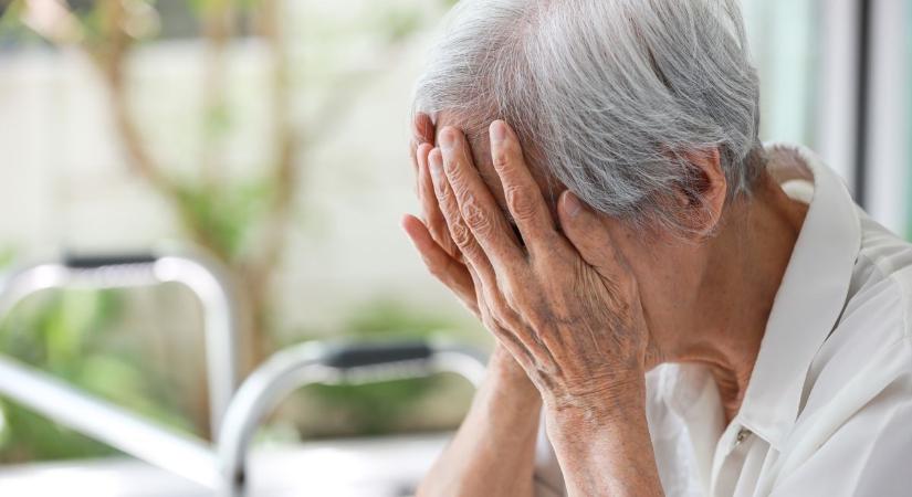 Éjjel a társait, nappal egy idős nőt fosztott ki – Lebukott a szélhámos hajléktalan