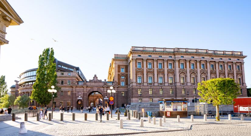 Döntöttek a svájciak a szupergazdagok plusz adójáról, és a női kötelező katonai szolgálatról