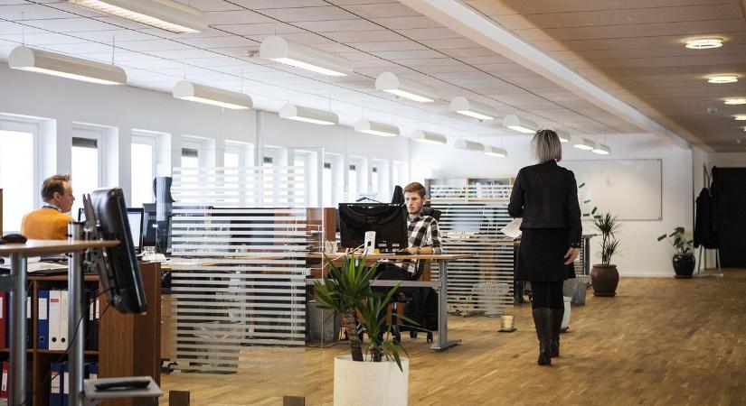 Mi is az a jelenléti bónusz? Mennyire kifogásolható az alkalmazása?