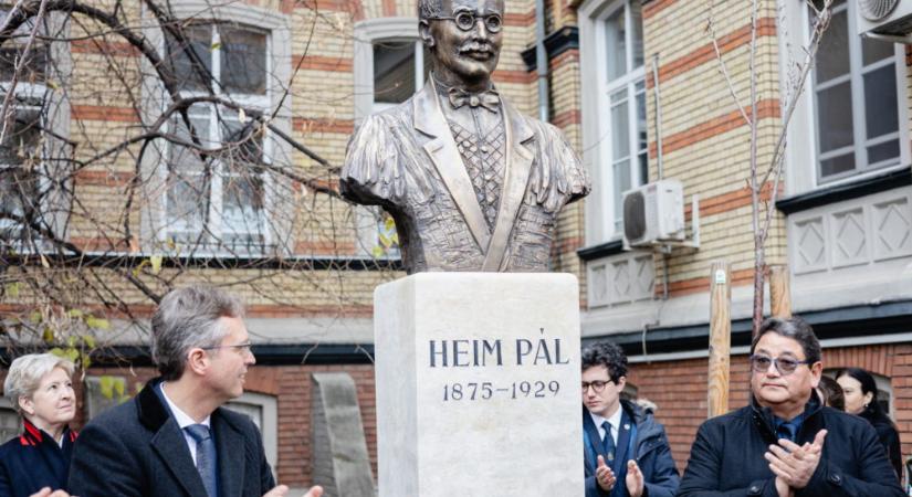 Szobrot avattak a Semmelweis Egyetem Gyermekgyógyászati Klinikáján