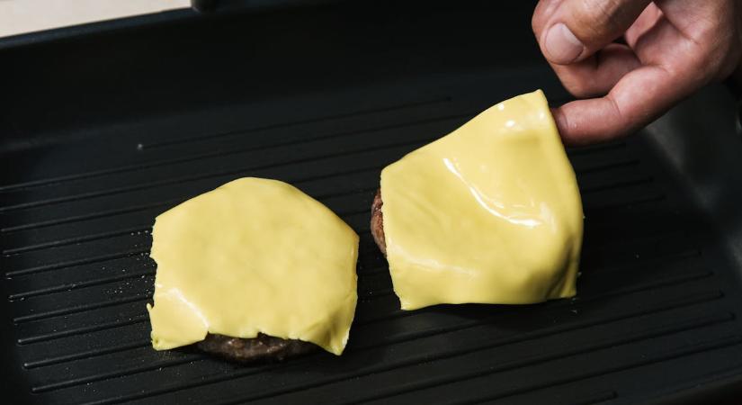 Szupermenta grillsajt-teszt: néhány minőségi és jelölési hiba – hatósági intézkedések indultak