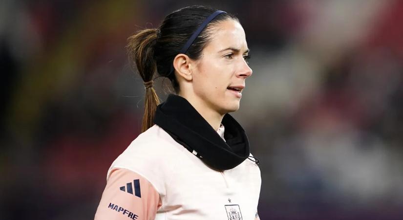 A válogatott edzésén törte lábát a háromszoros aranylabdás