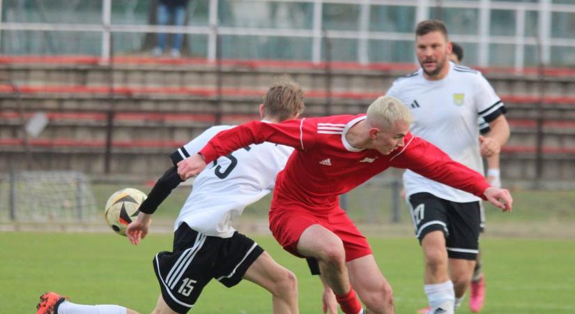 A papíron utolsó őszi fordulóban feje tetejére állt a bajnokság (galéria)