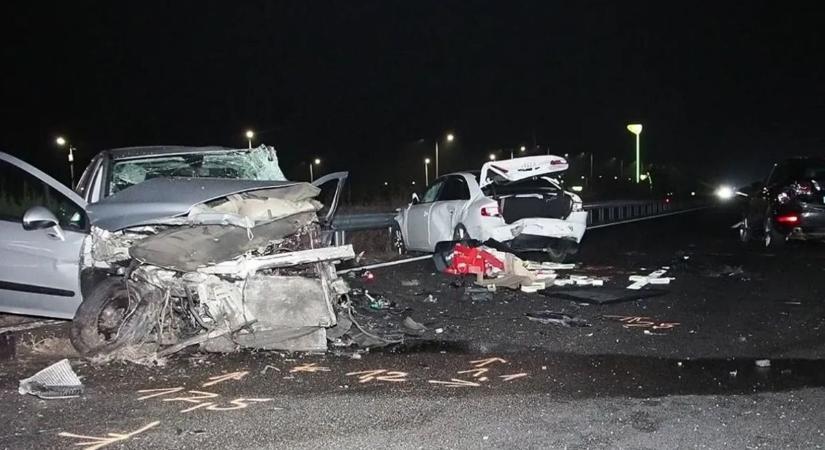 Várandós kismama autójába csapódott egy jármű az M5-ös autópályán, brutális felvételek készültek