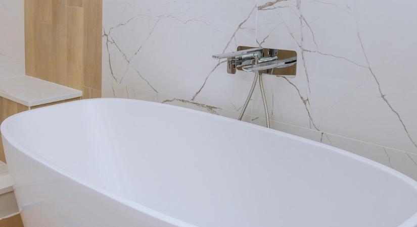 Egy fiatal nő 1,61 kilométert futott lakása fürdőkádjában – óriási nézettséget generált vele