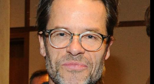 Guy Pearce bocsánatot kért antiszemita összeesküvés-elméletet tartalmazó posztjaiért