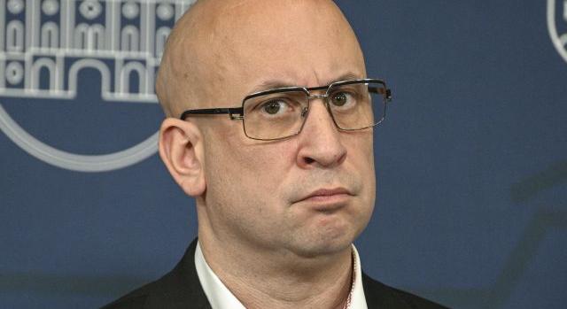 Ma már nem váltják le a közlekedési minisztert