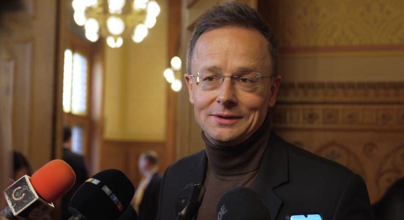 „Nem a Rigó utcában dolgozom” – Szijjártó Péter a szinkrontolmácsról