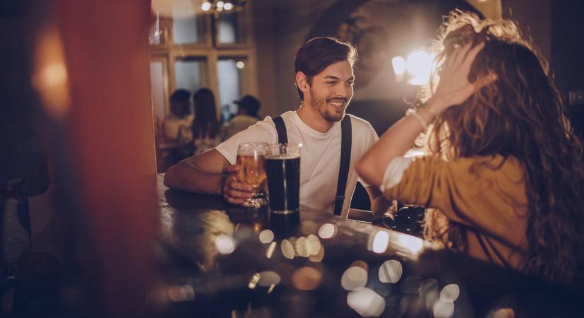 Belefér, hogy másokat is „megnézz”, ha közben boldog párkapcsolatban élsz? Ezt mondják a pszichológusok