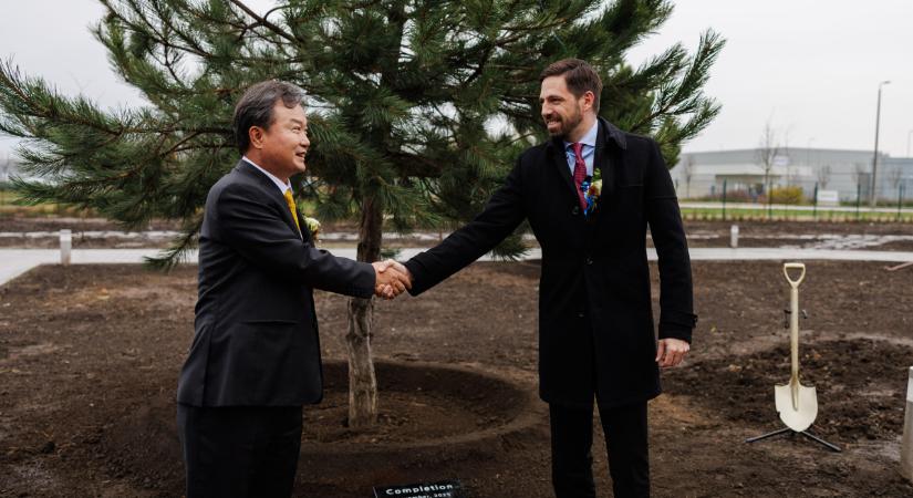 “A magyar kormány átfogó és gyors támogatásának köszönhetően” kezdhet termelni az EcoPro debreceni üzeme