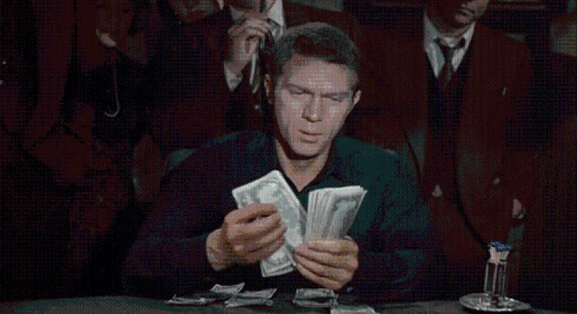 Százmilliókat sikkasztottak a szakszervezet kasszájából, a pénz egy részét online szerencsejátékra pocsékolták el