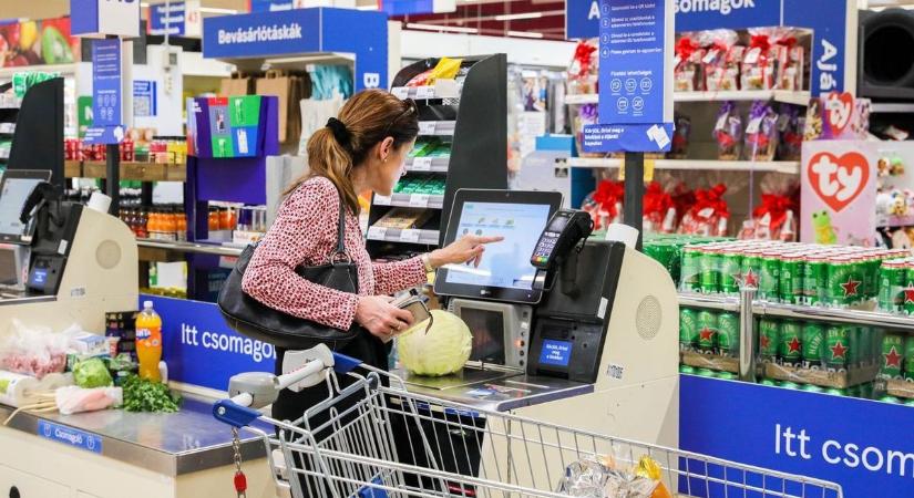 Embertelen elszámolás: észrevétlenül zsebeli ki a a gyanútlan vásárlókat az önkiszolgáló kassza