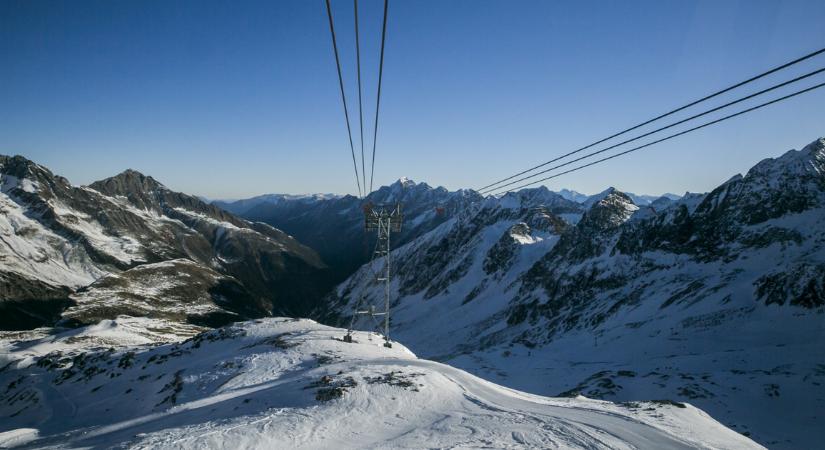 Síelőket temetett maga alá egy lavina Ausztriában