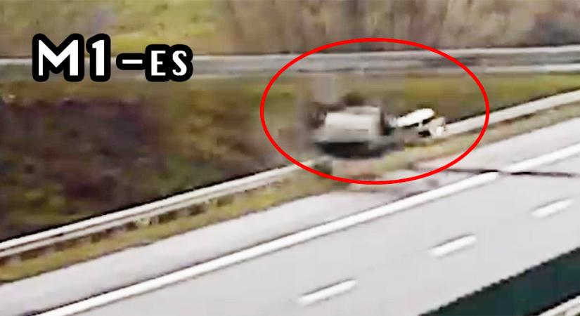 Csodával határos túlélés az M1-esen: háromszor átfordult az autó, mégis könnyű sérülésekkel úszták meg