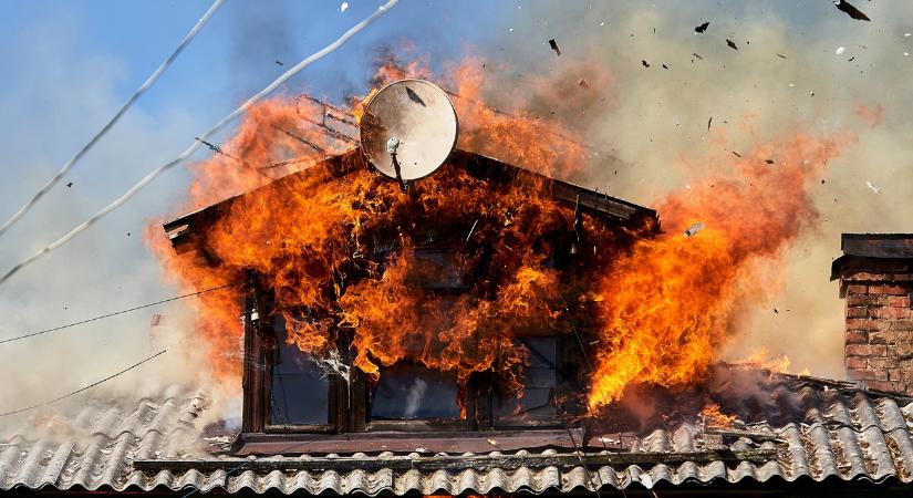 Hőstett: egy kisfiú mentett meg tíz embert a lángoktól