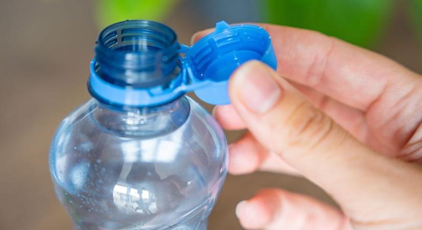 A lecsavarhatatlan kupakok után újabb változás jön a PET-palackoknál