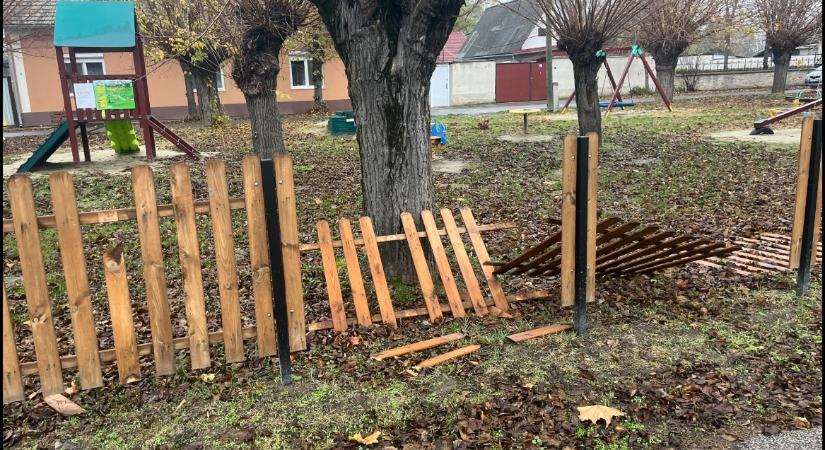 Feljelentik az Epreskerti játszótér kerítésrongálóját