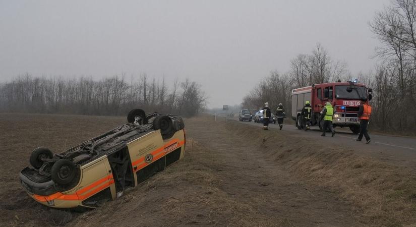 Drámai: Két súlyos sérültje is van a hétfő reggeli baranyai buszbalesetnek