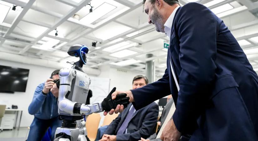 Palkovics szerint ha a magyarok képesek autót gyártani, akkor a humanoid robotokkal is tudunk foglalkozni