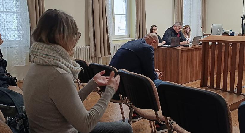 Megszólalt a felrúgott kisfiú édesanyja: így reagált a tárgyaláson elhangzott szakvéleményre