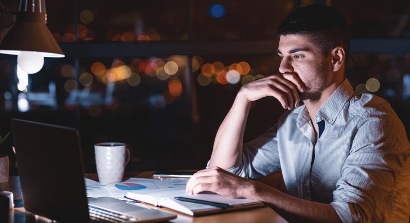 A marketinges helyett végül az ügyfél / vállalkozó csinálja meg a posztolást, hirdetéseket?