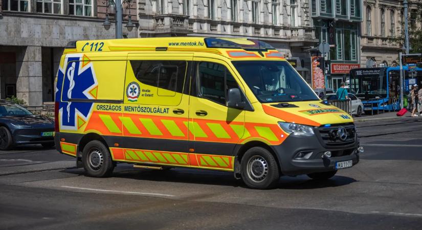 Brutális buszbaleset történt hazánkban, súlyos sérültekkel rohantak kórházba