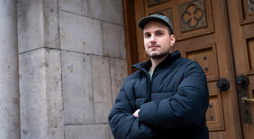 Első fokon bűncselekmény hiánya miatt felmentették Hegyi Dánielt, aki joghurtot fröccsentett Budaházyék molinójára