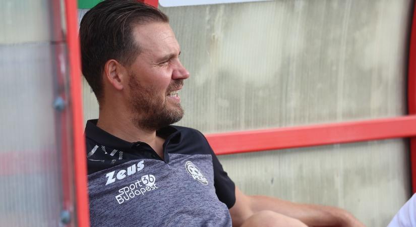 Inkább tele van a pohár a PEAC-nál