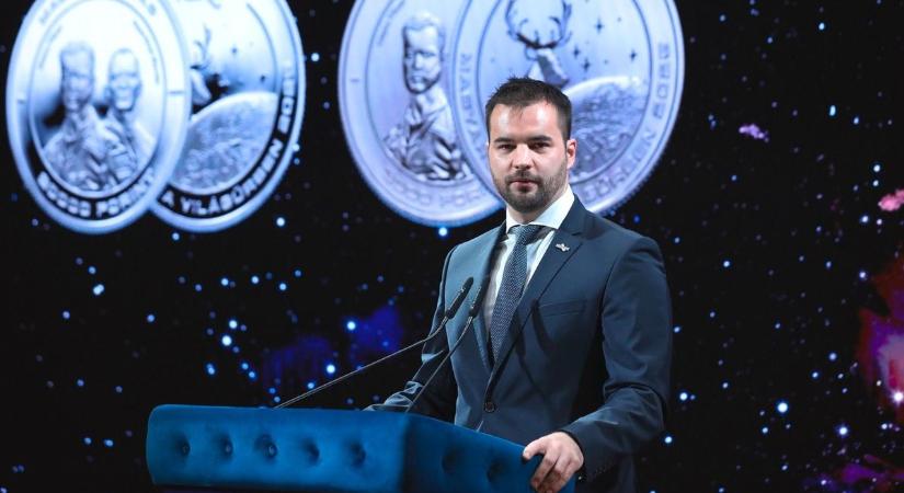 Mától akár Kapu Tiborral is fizethetünk a boltban, de a jegybankelnök azért ezt nem javasolja