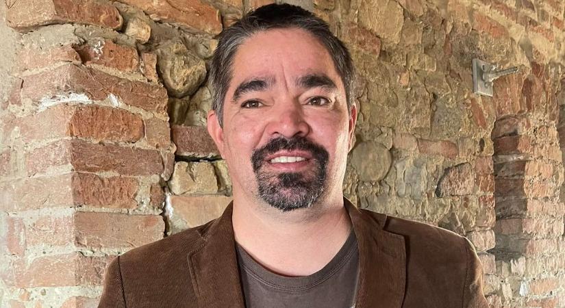 Díjat kapott a régész, aki úgy ismeri az esztergomi várat, mint a tenyerét