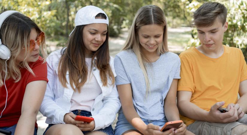 Kutatás: ezeket a serdülőkori problémákat okozzák az okostelefonok