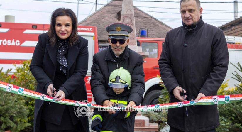 Megújult a nyergesújfalui tűzoltó emlékmű