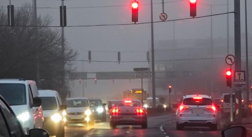 Több dolog is nehezíti a közlekedést ma délután a vármegyében - fotók