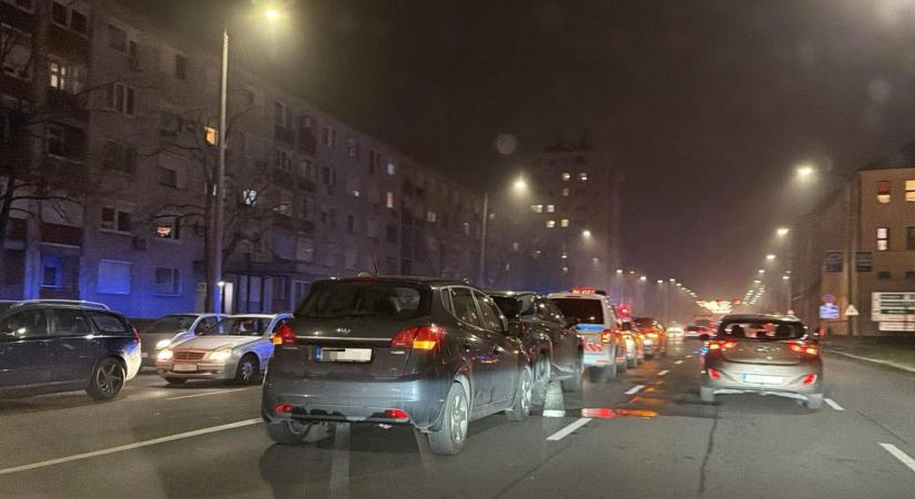 Baleset lassítja a forgalmat Debrecenben