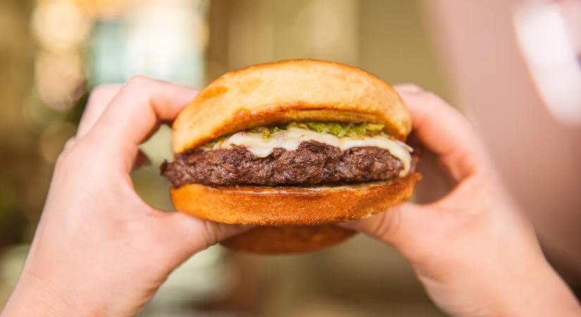 Szülés után mindenki hamburgerre vágyik