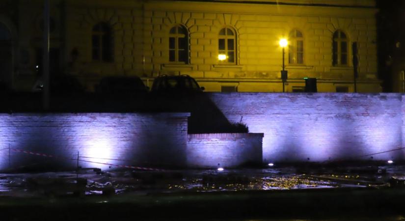 Fehérnek szánták, lilának látjuk: megérte ez Vásárhelynek 35 millióért?