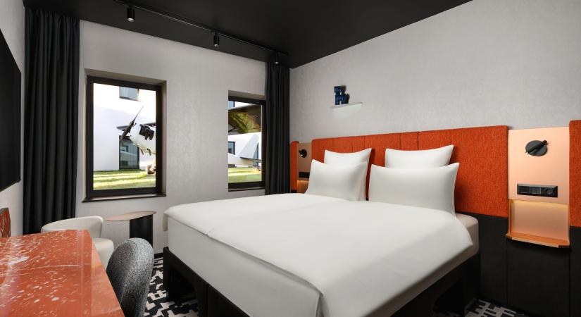 Teltházra készülnek a reptéri szállodák