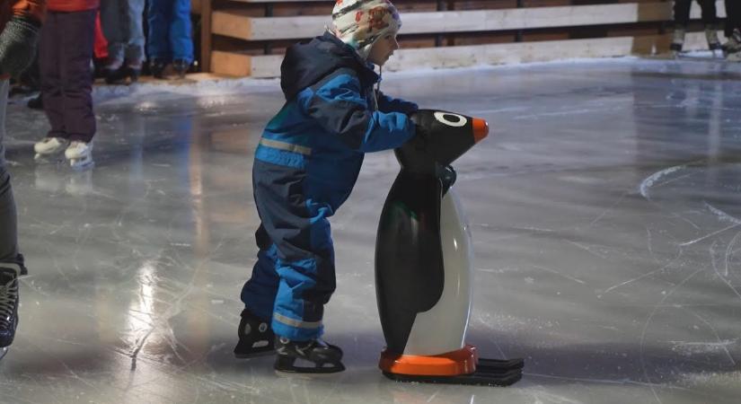 Várja a korcsolyázókat a paksi műjégpálya