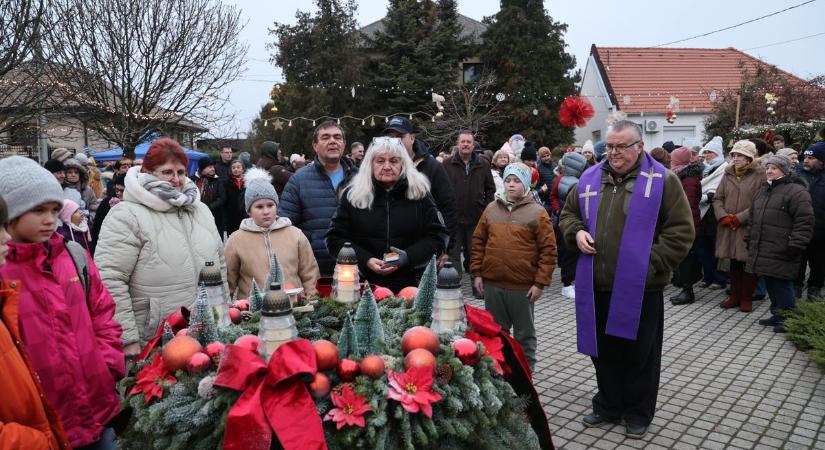 Vidéken is szépen ragyogott advent első gyertyájának lángja - galériákkal, videóval