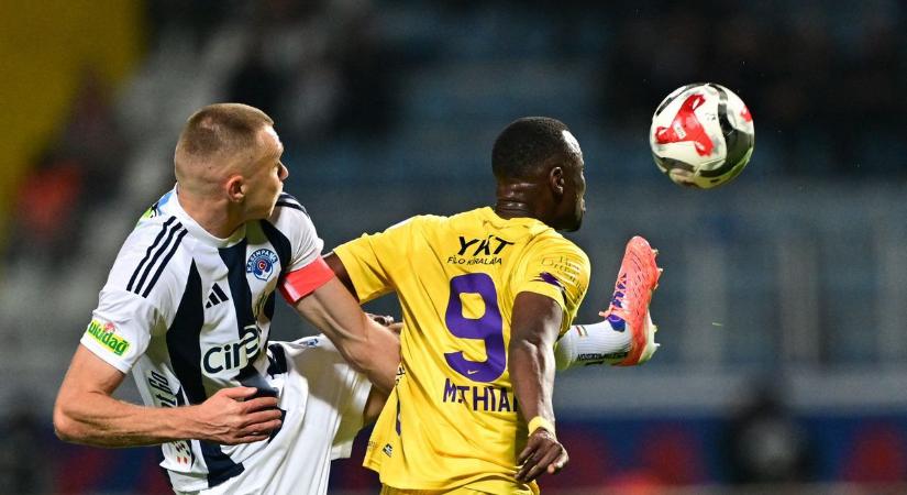 Edzője a szünetben lekapta a nagyot hibázó válogatott védőt (videó)