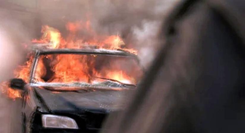 Menet közben gyulladt ki egy autó akkumulátora Zalában