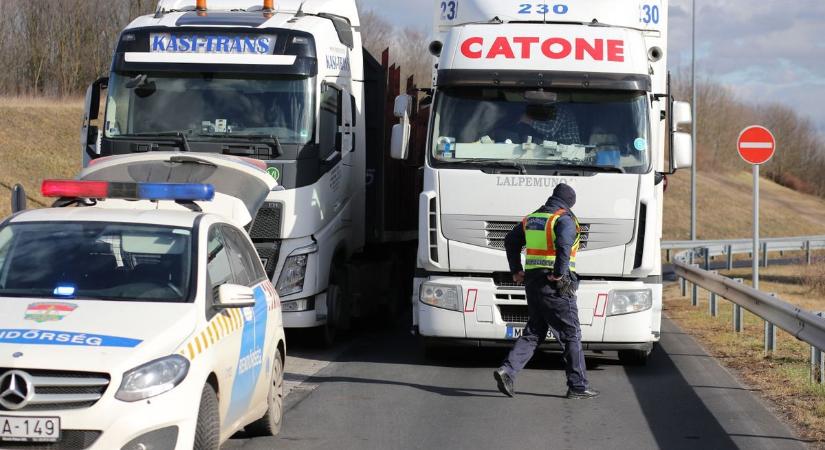 Nem várt meglepetés a Magyar Közlönyben: jelentősen drágul a bírság, emelkedik az útdíj ára