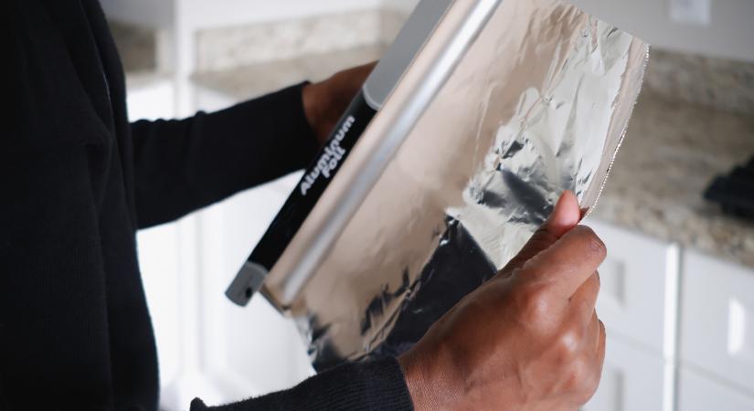 Nem vicc: ezért hasznos, ha mindig van a táskádban télen egy alufóliagolyó