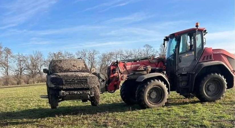 Hajtás nélküli Pinin érdekel? Megtaláltuk az év autós hirdetését – csak erős idegzetűeknek!