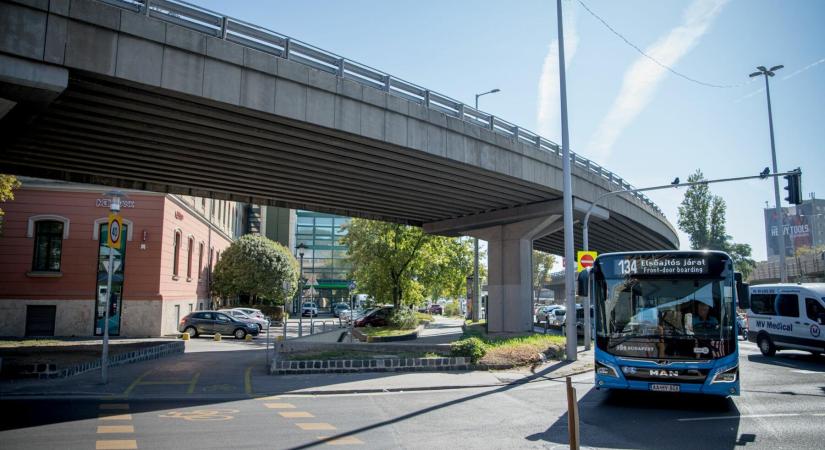 Változik a forgalmi rend a Tavasz utcában a Flórián téri felüljárók felújítása miatt