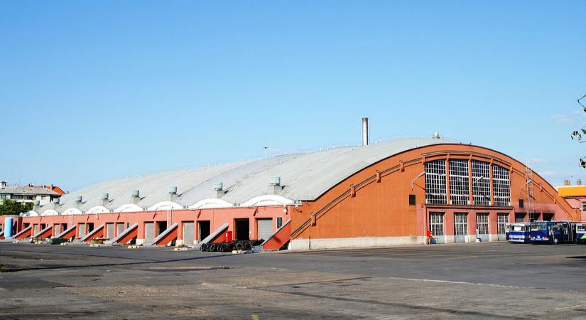 Óriási a tét - a kelenföldi buszgarázsban ülésezik a fővárosi közgyűlés